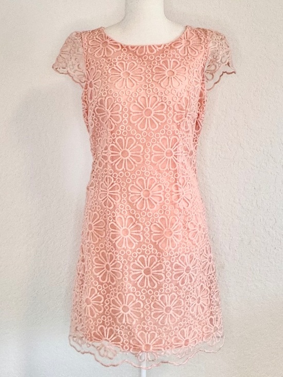 Beige by eci Dresses & Skirts - Beige by eci, Peachy/Pink Floral Lace Overlay Sheath Dress, Size 6